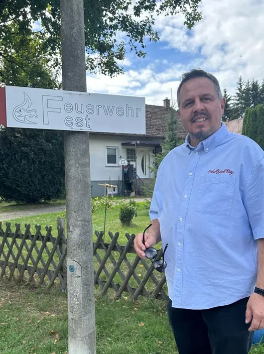 Nicolò Regina zu Besuch beim Feuerwehrfest in Rietheim