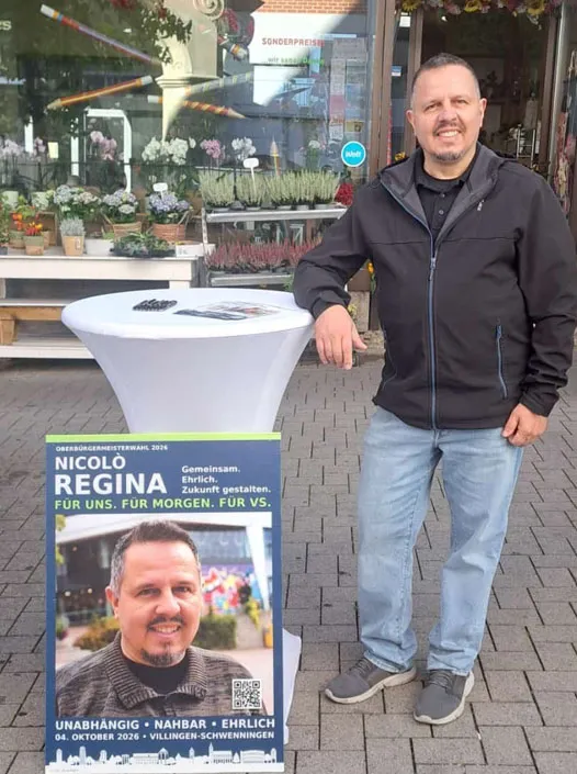Nicolò Regina an seinem Informationsstand in Schwenningen